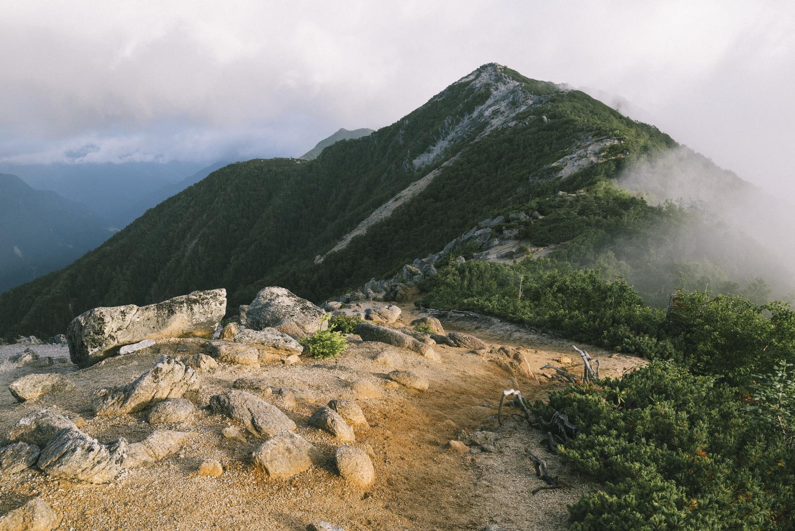 山のカテゴリに関連する写真素材・AI画像素材3953枚 - ぱくたそ