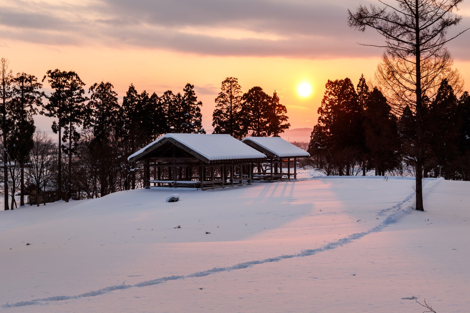 雪国の日没の写真を無料ダウンロード フリー素材 ぱくたそ