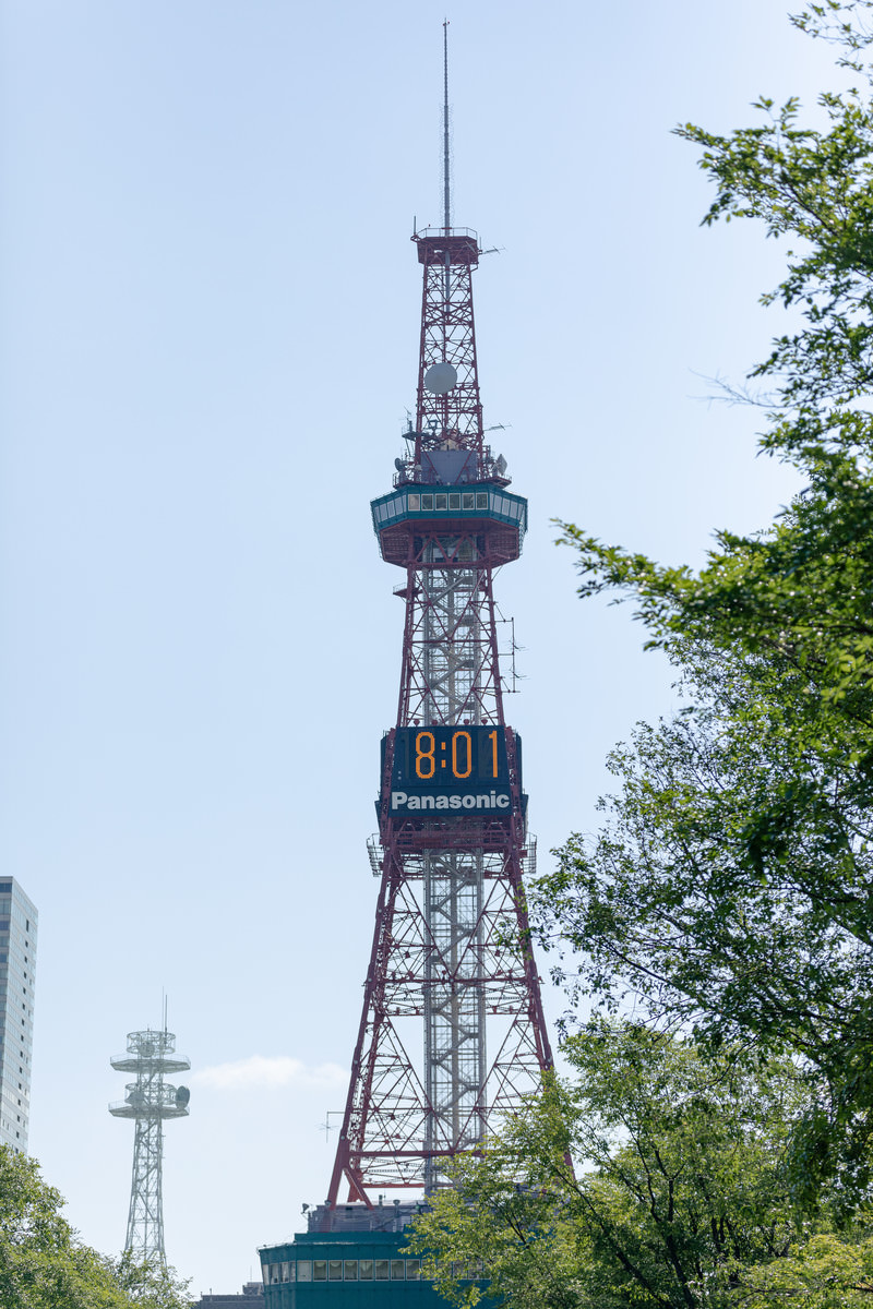 さっぽろテレビ塔が八時一分をお知らせ致します 北海道札幌市中央区 の写真素材 ぱくたそ