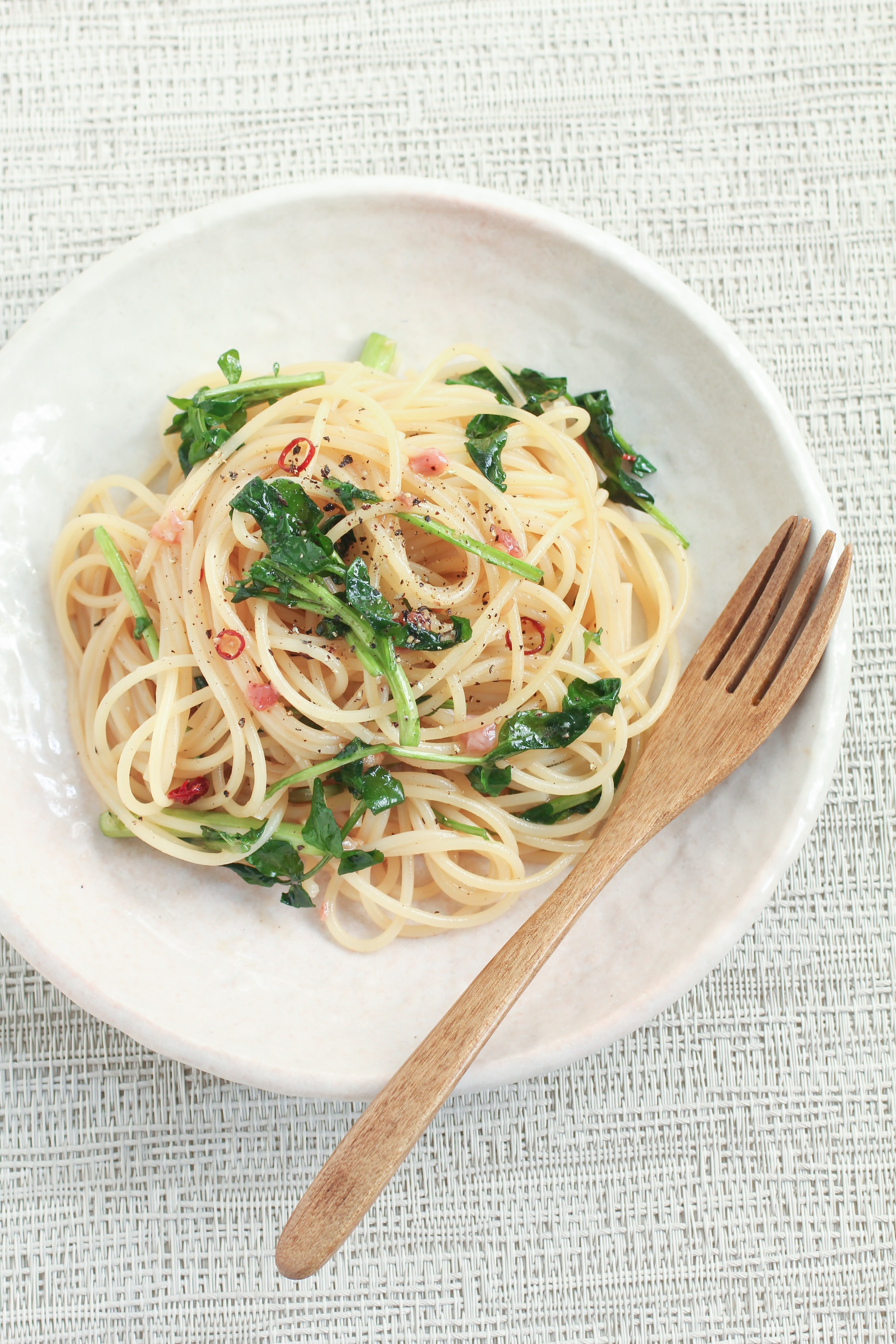 酒盗とクレソンのパスタの写真素材 ぱくたそ