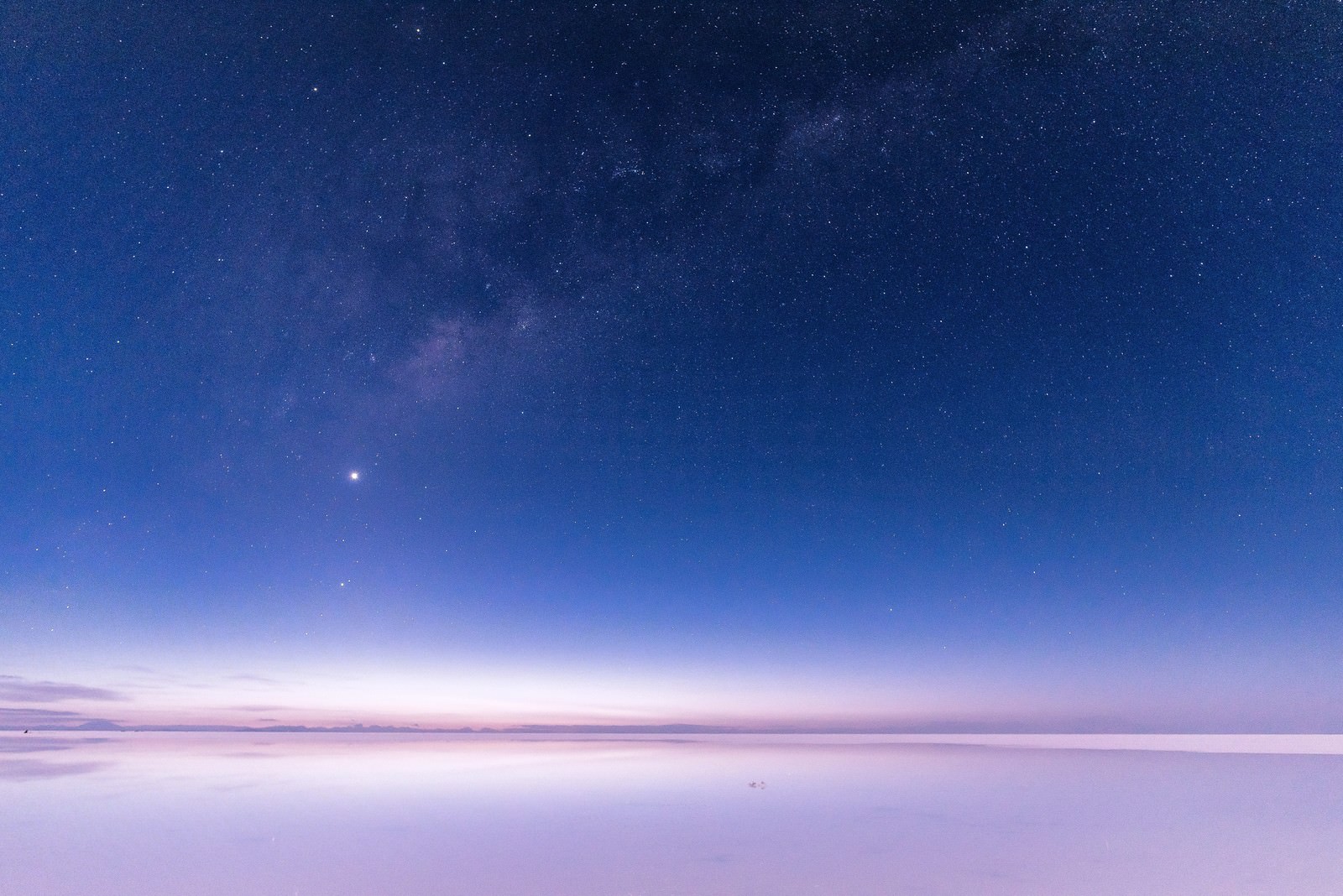 ウユニ塩湖の星空の写真素材 ぱくたそ