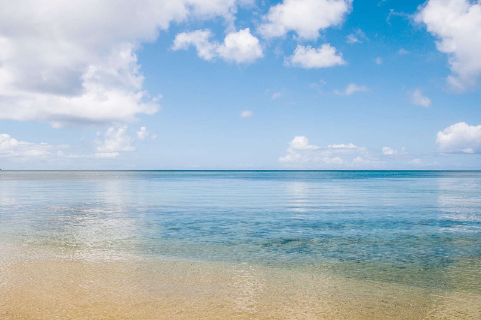 「石垣島の海 | フリー素材のぱくたそ」の写真