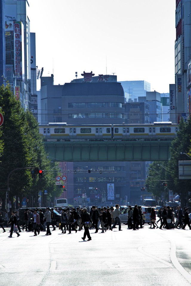 横断中の人混みの写真素材 ぱくたそ