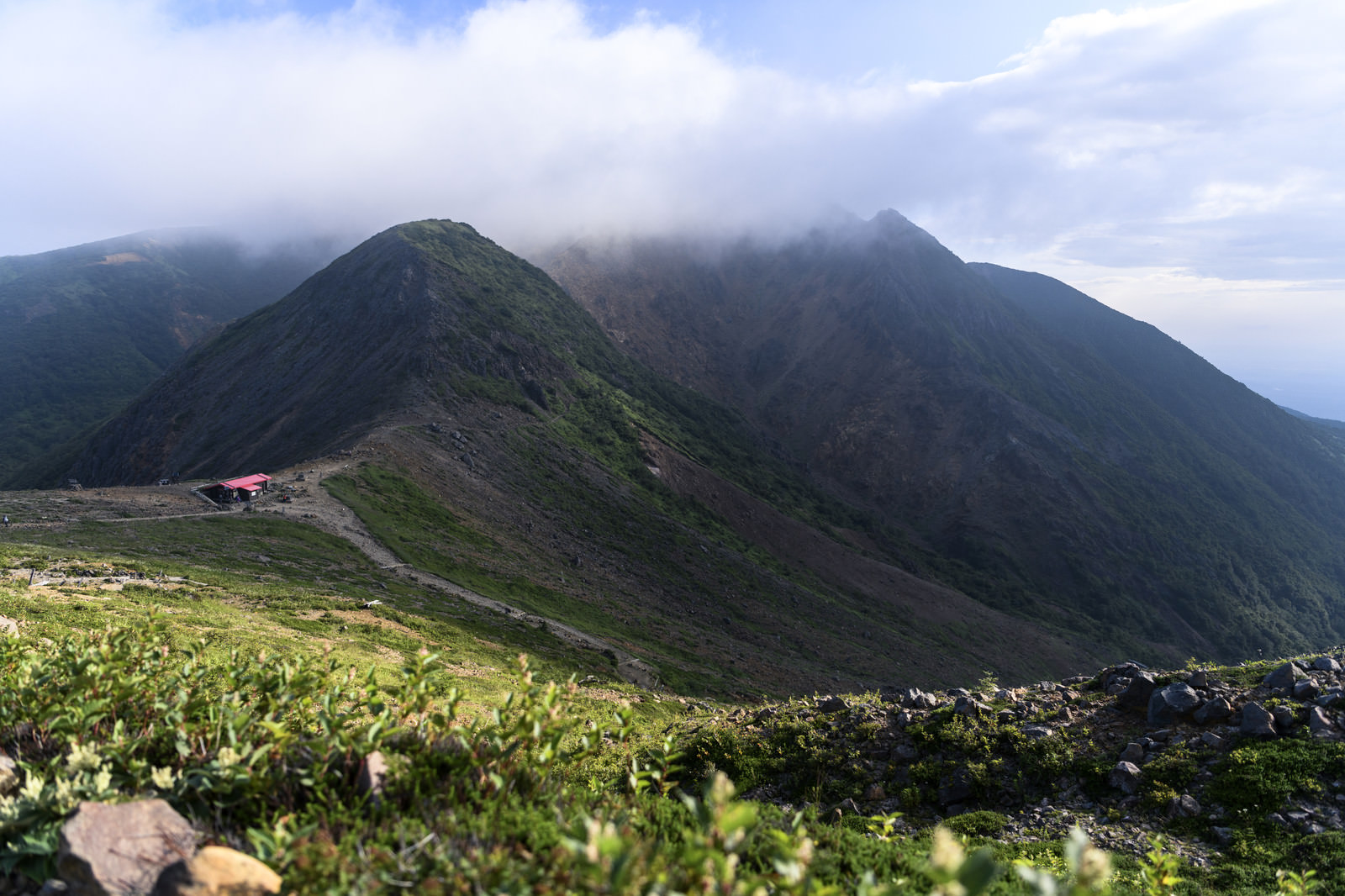 晩夏の那須岳の景色の写真素材 ぱくたそ