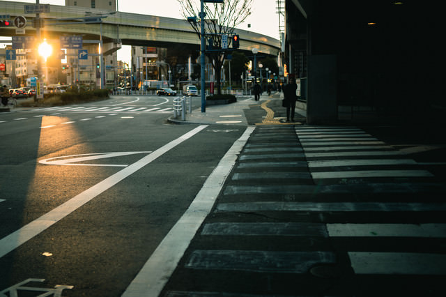 夕刻の横断歩道の無料の写真素材 Id 35738｜フリー素材 ぱくたそ