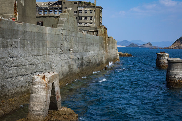 軍艦島を高波から守る防波堤の写真を無料ダウンロード フリー素材 ぱくたそ