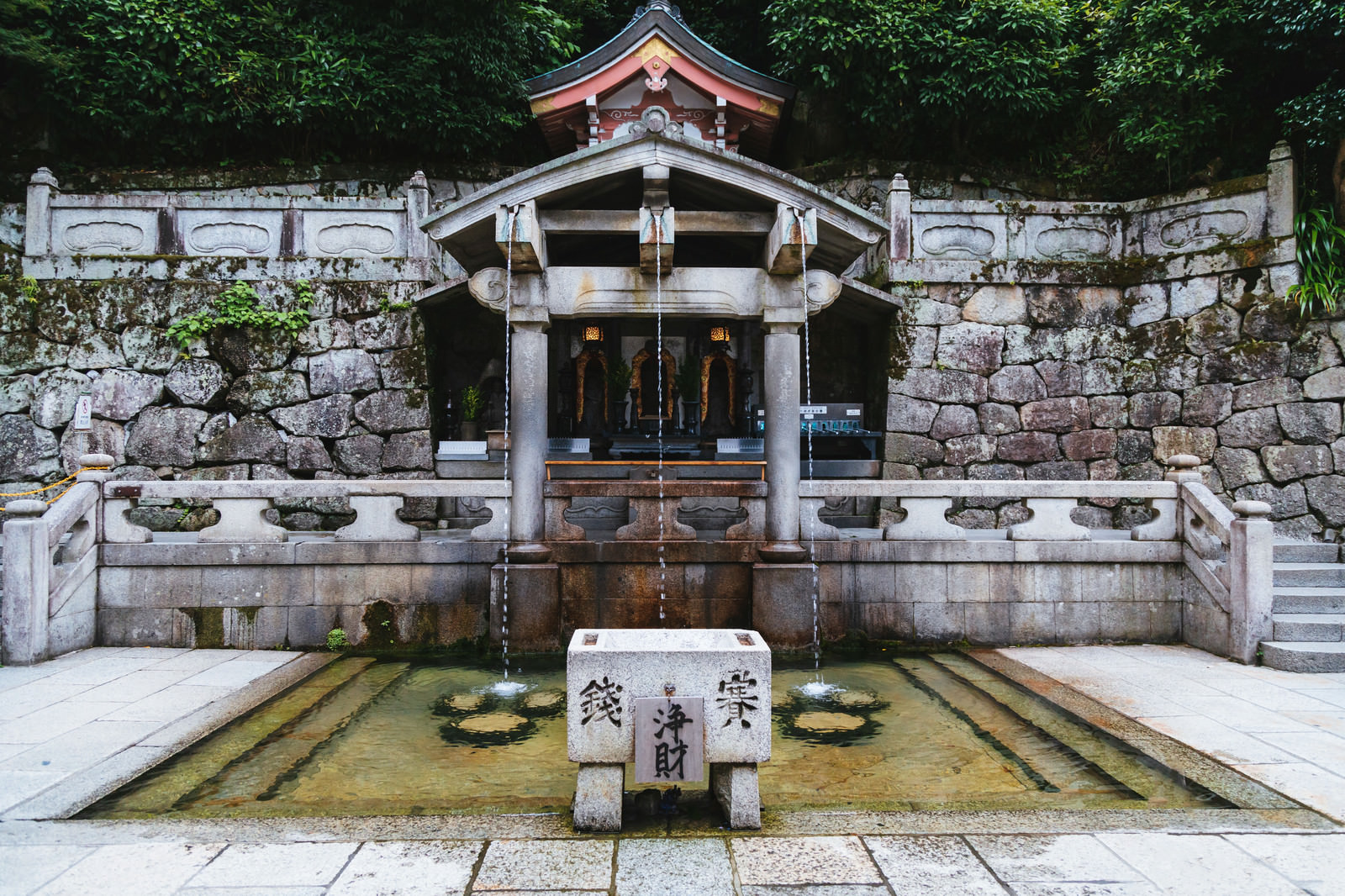 京都 清水寺の 音羽の滝 無料の写真素材はフリー素材のぱくたそ