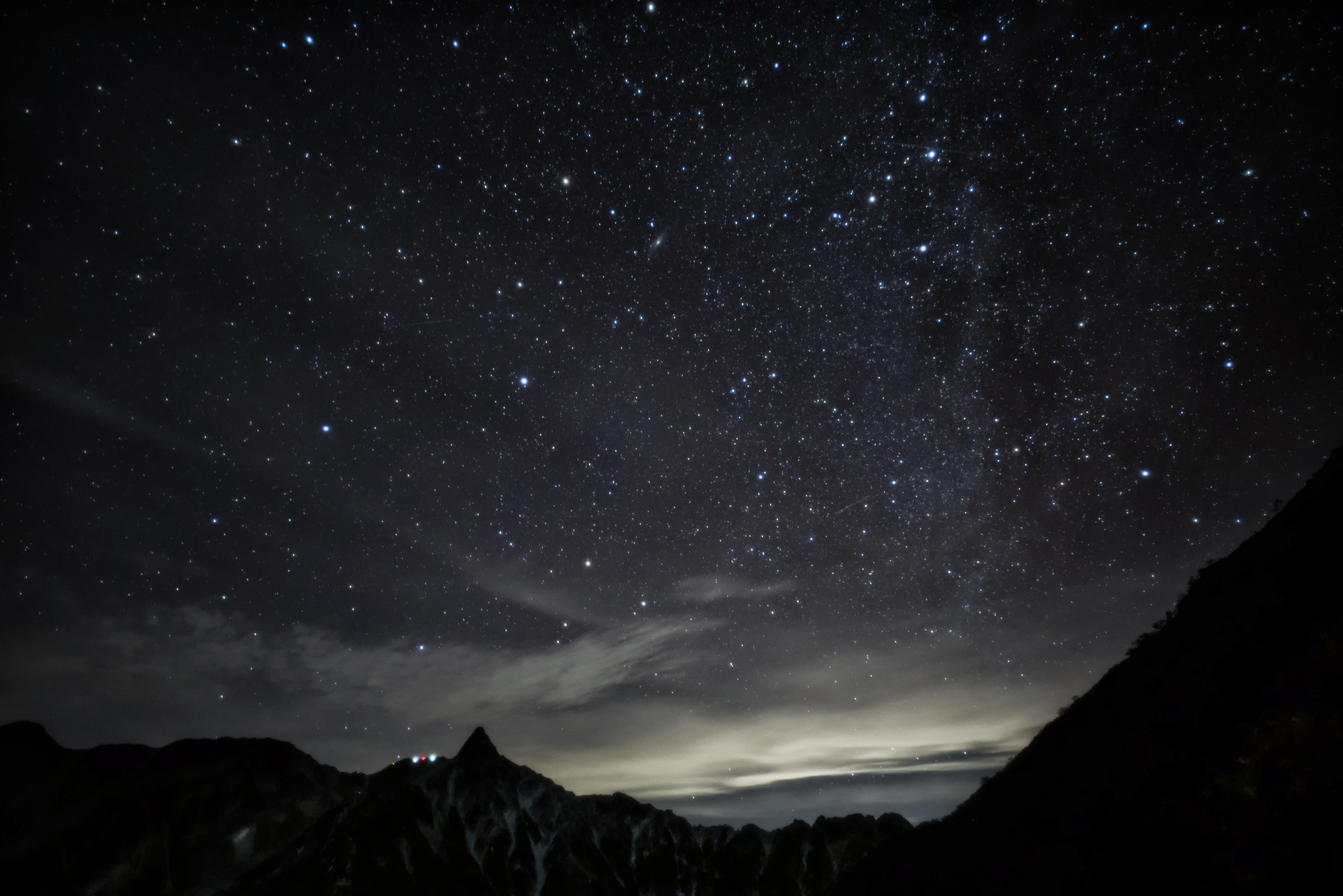 槍ヶ岳と星空 飛騨山脈南部 の写真を無料ダウンロード フリー素材 ぱくたそ