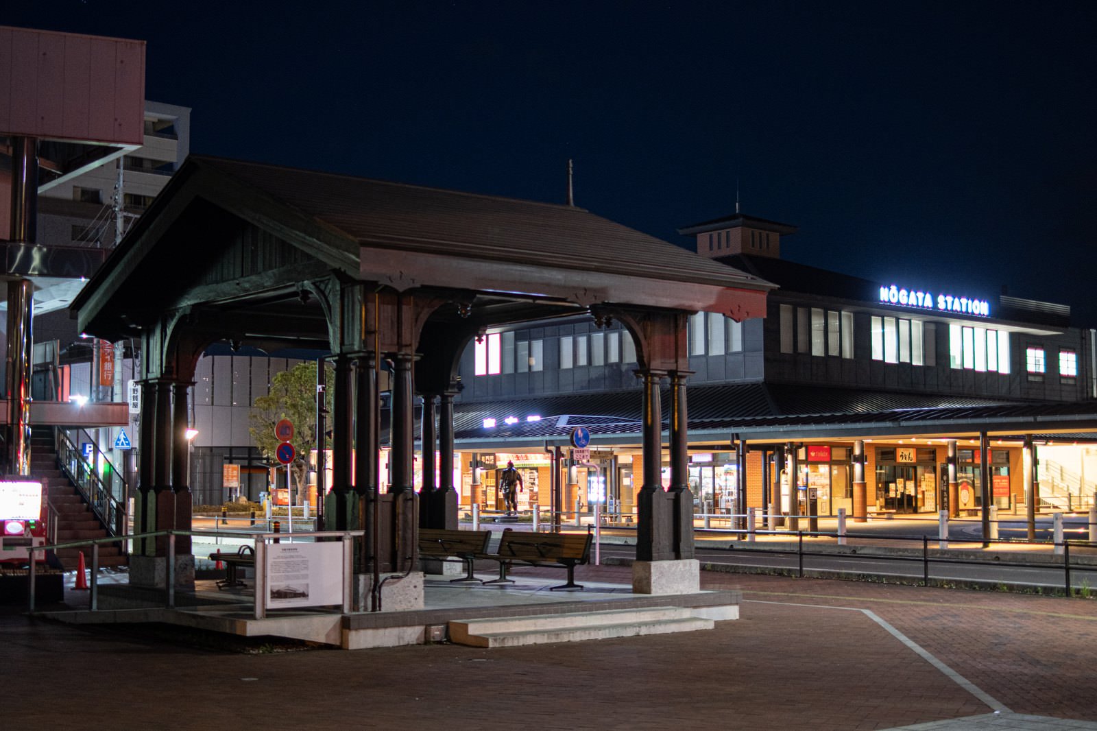 深夜の直方駅 Nogata Station の写真素材 ぱくたそ