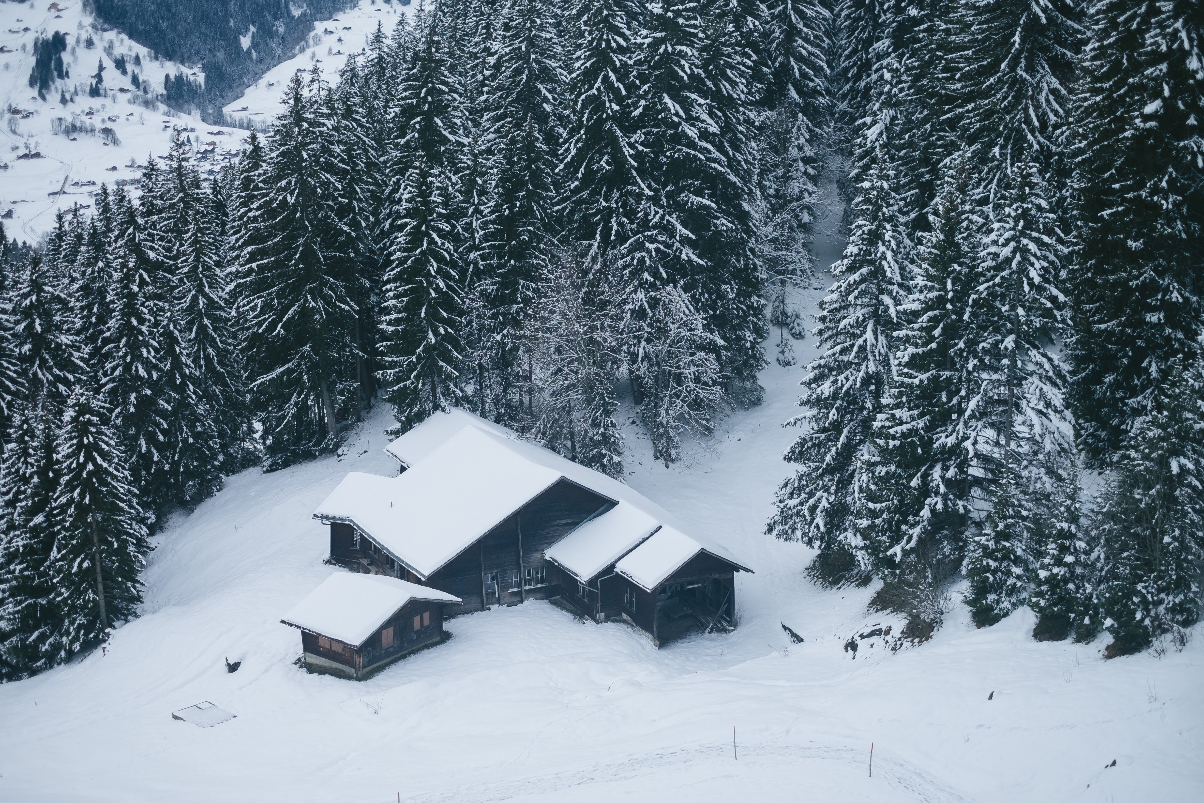雪の中の山小屋 スイス の写真を無料ダウンロード フリー素材 ぱくたそ
