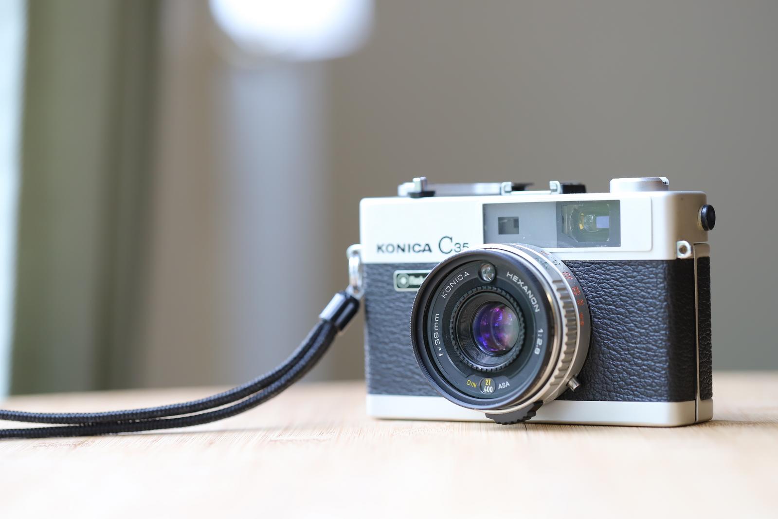 KONICA C35フィルムカメラの無料写真素材 - ID.87155｜ぱくたそ